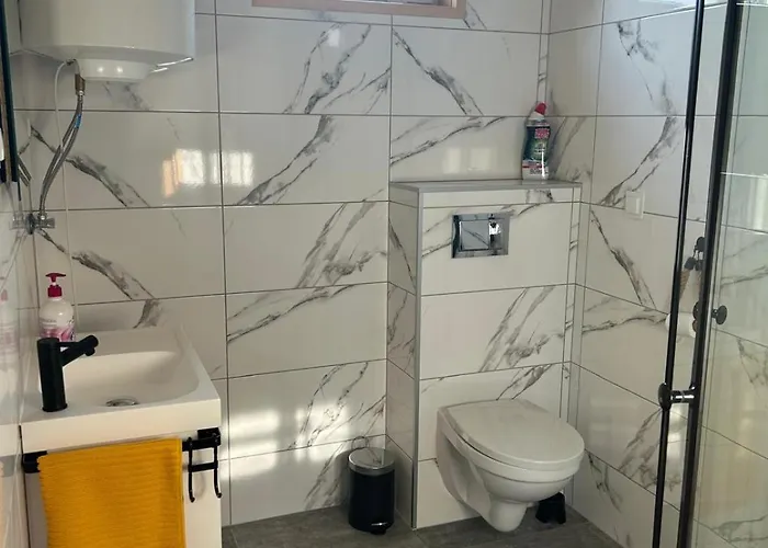 W Sadzie Wapnica Koło Międzyzdrojów Lodge Wapnica (West Pomeranian)